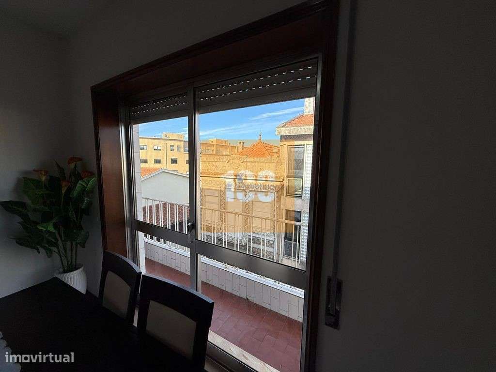 T2 Duplex c/ varanda a Costa Cabral - Grande imagem: 4/30