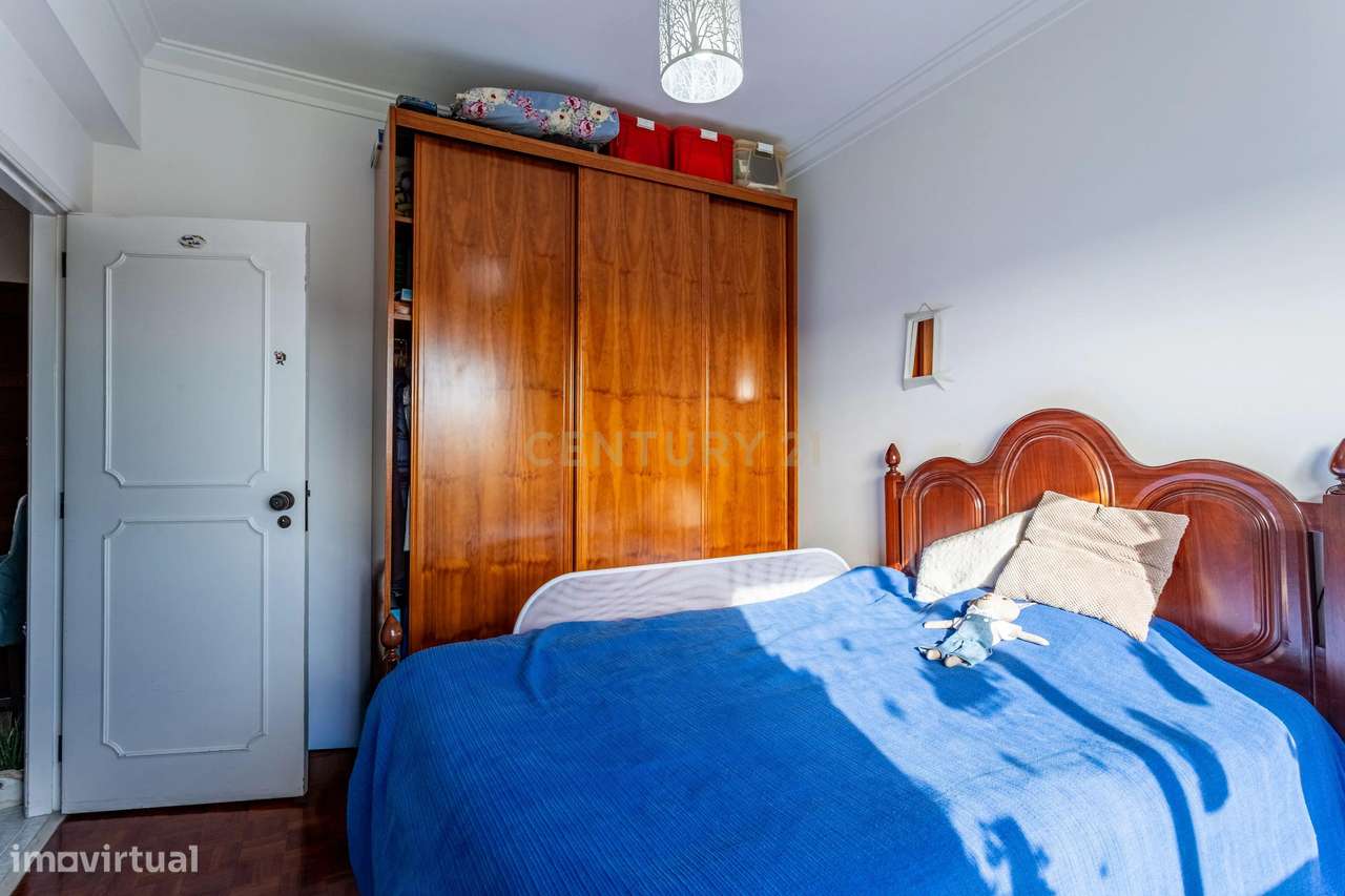 Apartamento T3 com garagem Box em Algueirão Mem Martins-18