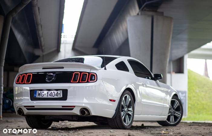 Ford Mustang 2013-2014 spoiler klapy styl GT500 - 4