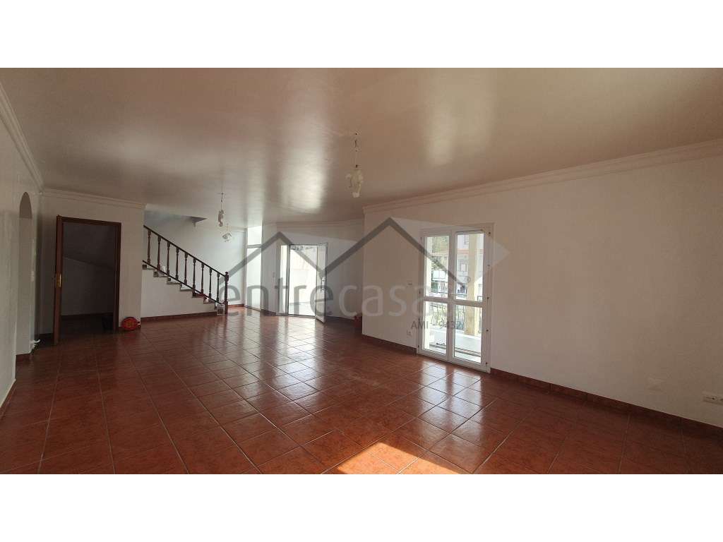 Prédio/Moradia T5 independente - Grande imagem: 3/29