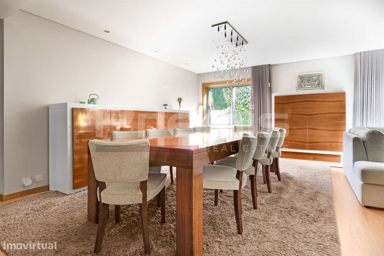 Moradia T5, com jardim e garagem para 4 carros, em Vila Nova de Gaia-5