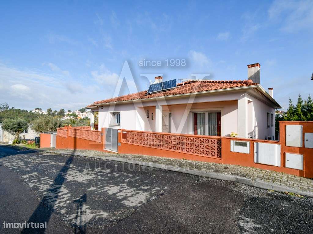 Moradia Independente V3+1 de R/C e Cave-37