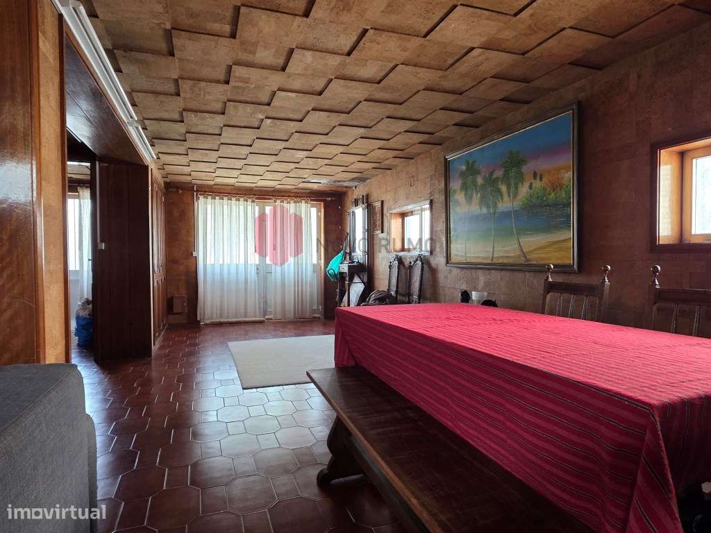 Moradia T3 de três frentes, com três pisos, anexos e garagem, inser...-23