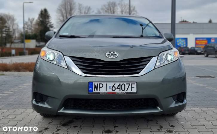 Toyota Sienna 3.5 V6 - 2