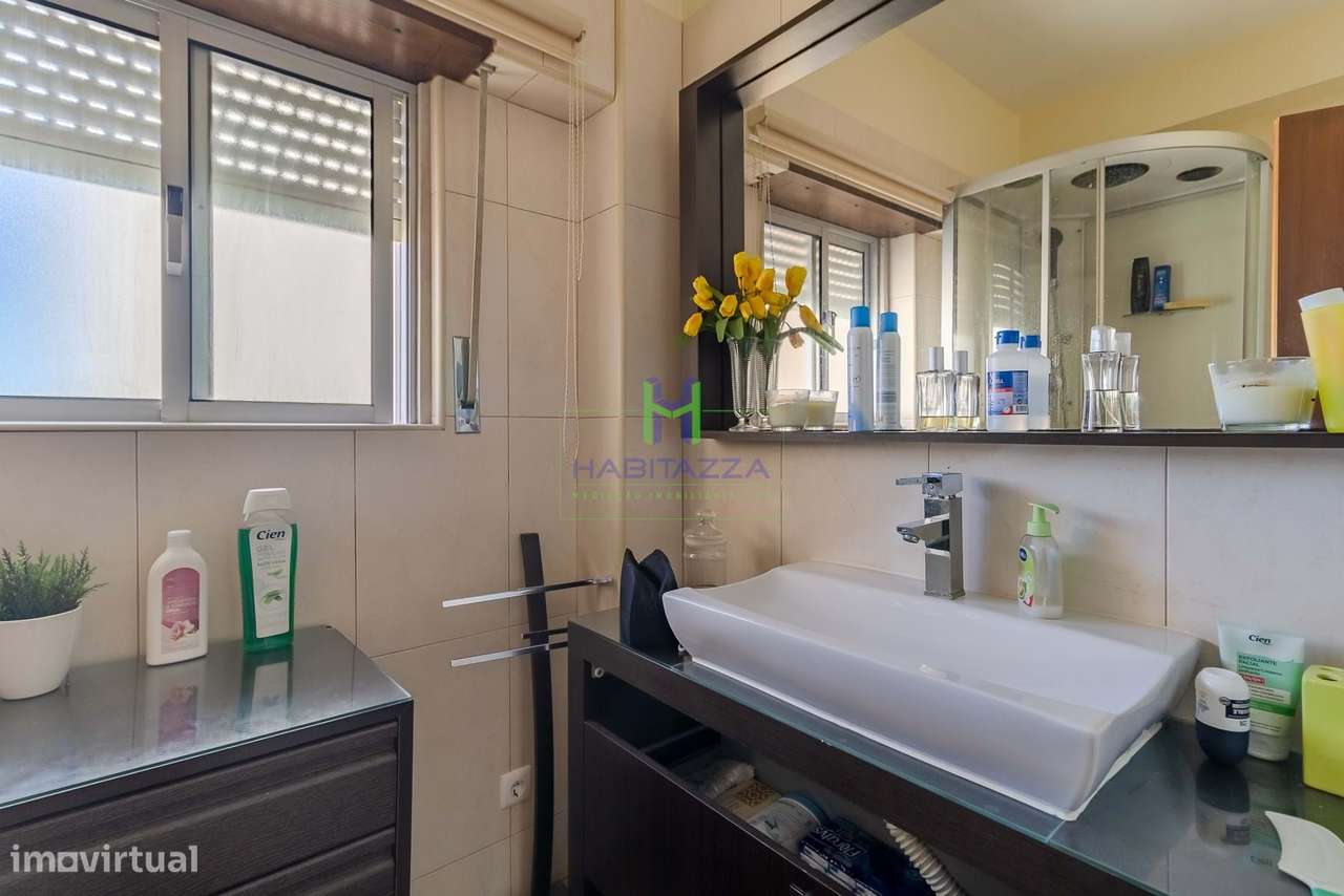 Apartamento T2, Último Andar, Vista Mar e Serra, em zona central de La-18