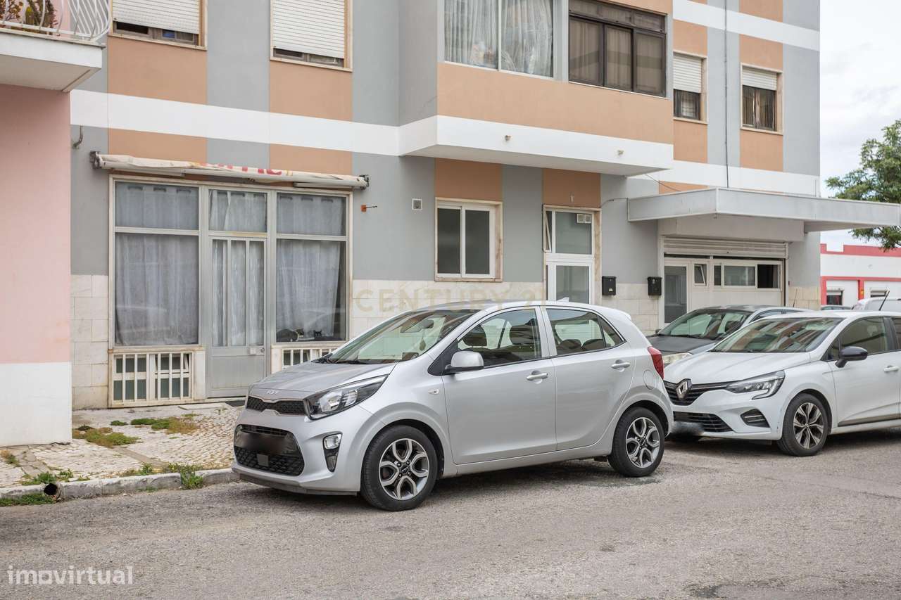 Espaço Comercial com Potencial para Habitação-16