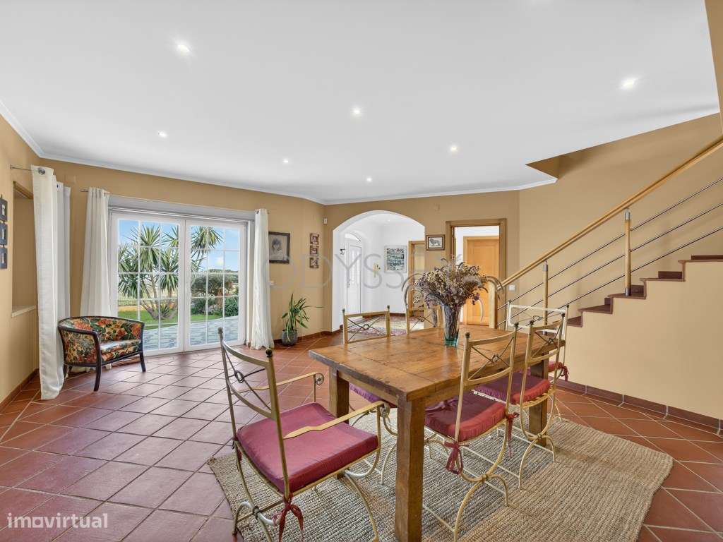 Villa T3 com piscina e vistas panorâmicas aninhada na aldeia histór...-12