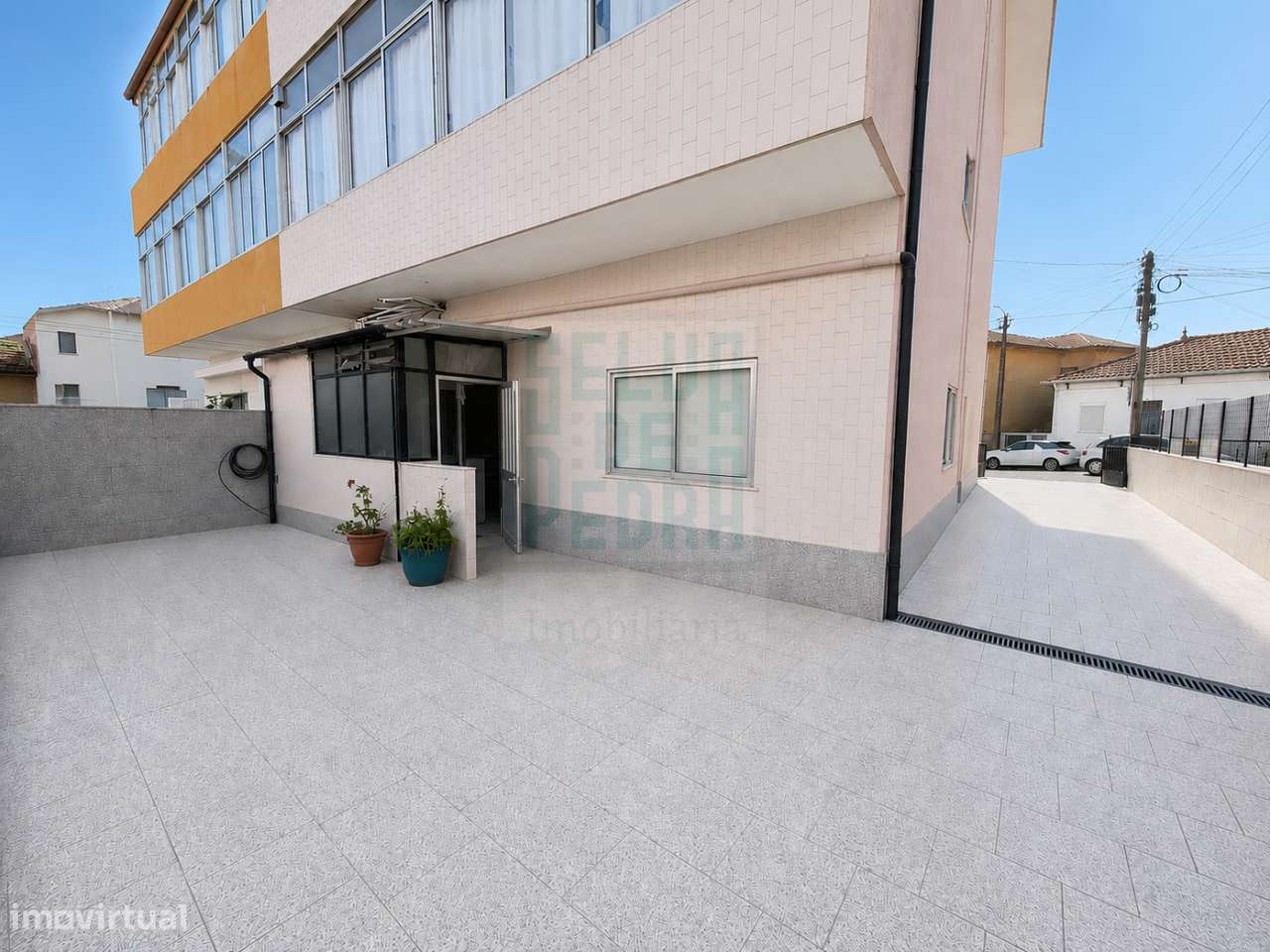 T2 Remodelado com Garagem Box em Valbom | A 10 Min do Porto-13