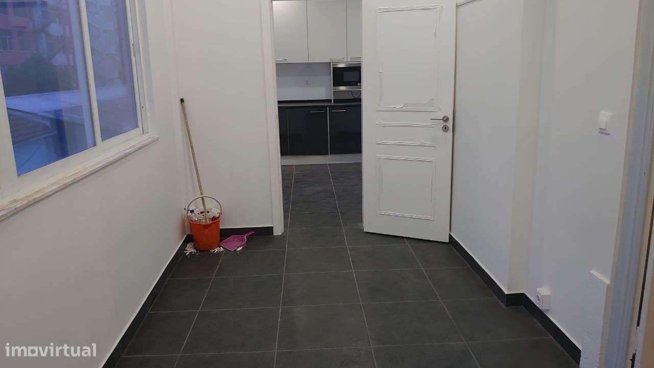 T4 remodelado R Angela Pinto junto Mercado Arroios-37