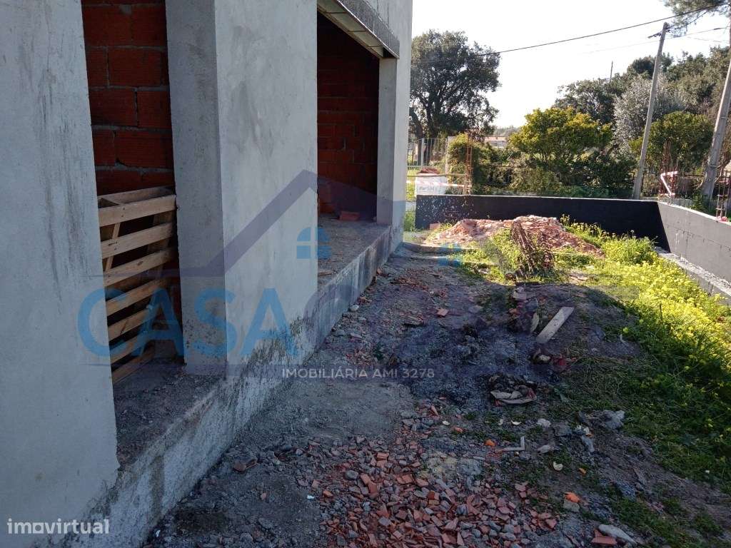 Moradia Isolada Térrea V3 C/Piscina e Garagem-3