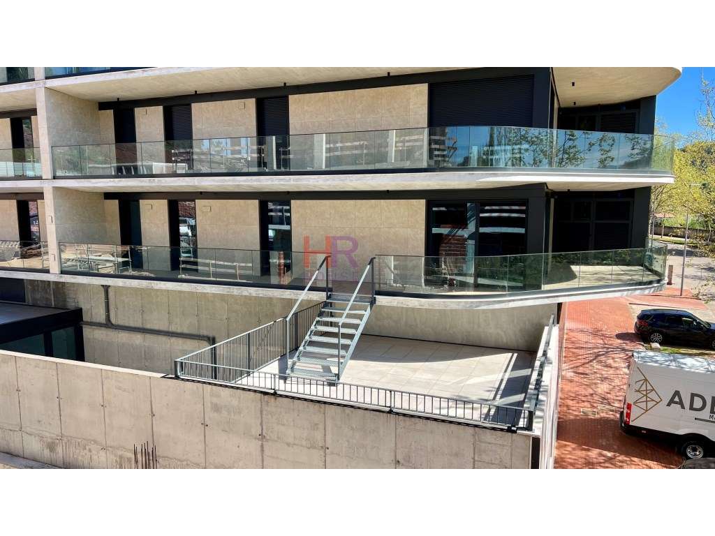 Vende-se Fantástico T2 com terraço privativo-39