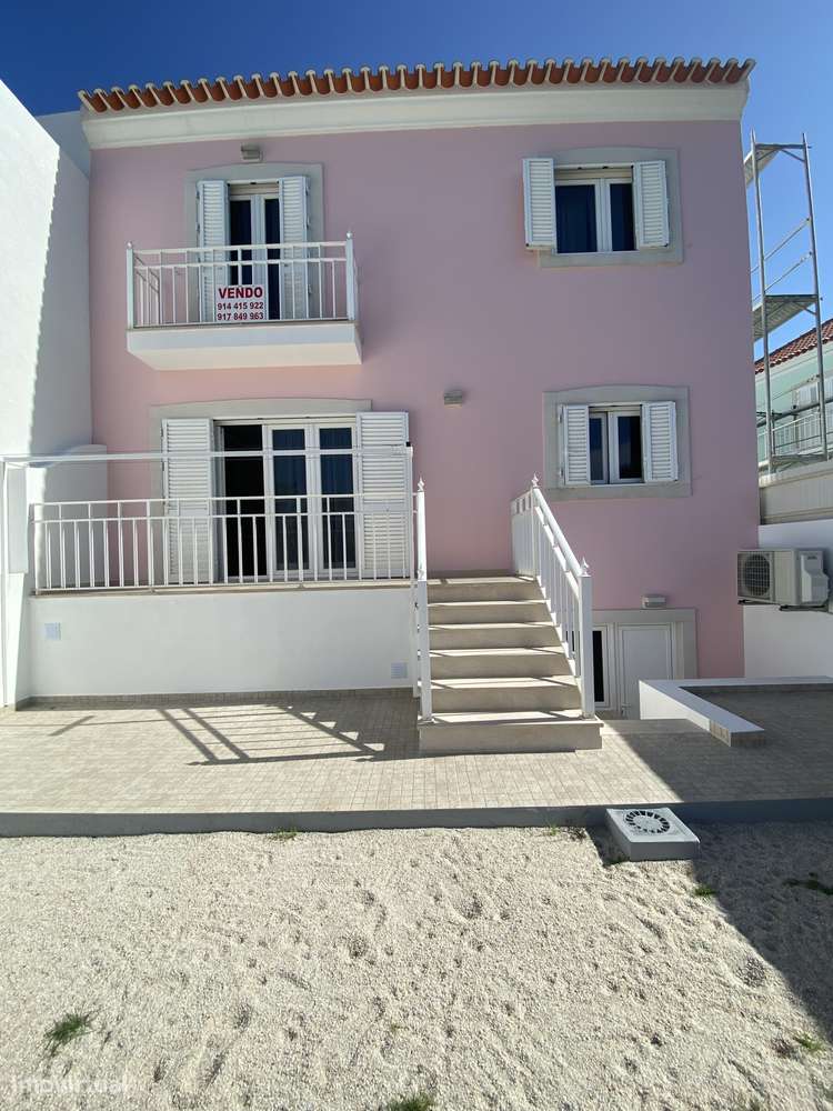 Moradia T3 com garagem, jardim e vista Urbana - Grande imagem: 3/30