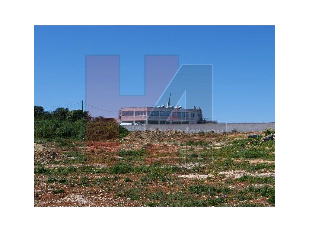 Lousa, instalação industrial, terreno 8.000 m2, bons acessos