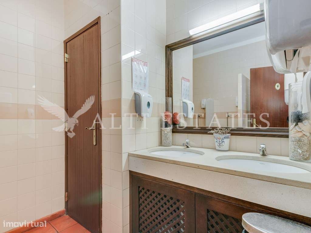 Restaurante com História e Prestígio para Venda na Azoia, junto ao ...-16