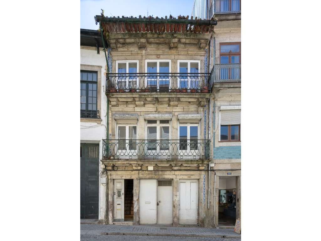 Prédio para Reabilitação no Centro Histórico de Vila Nova de Gaia-0