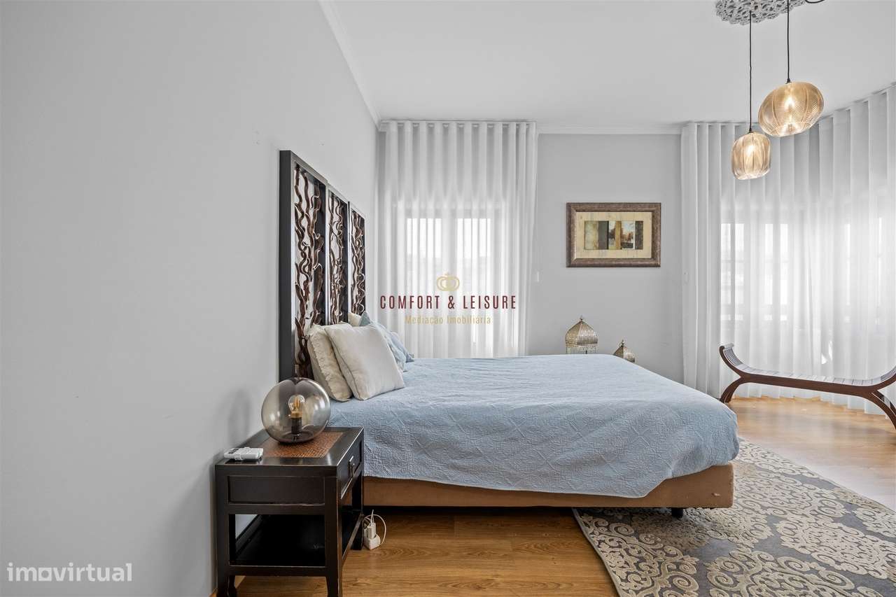 Apartamento com 4 quartos, 2 wc, parqueamento e arrecadação na Ramada,-15