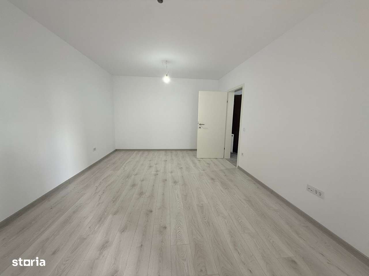 Apartament cu două camere de închiriat - Imagine principală: 2/13