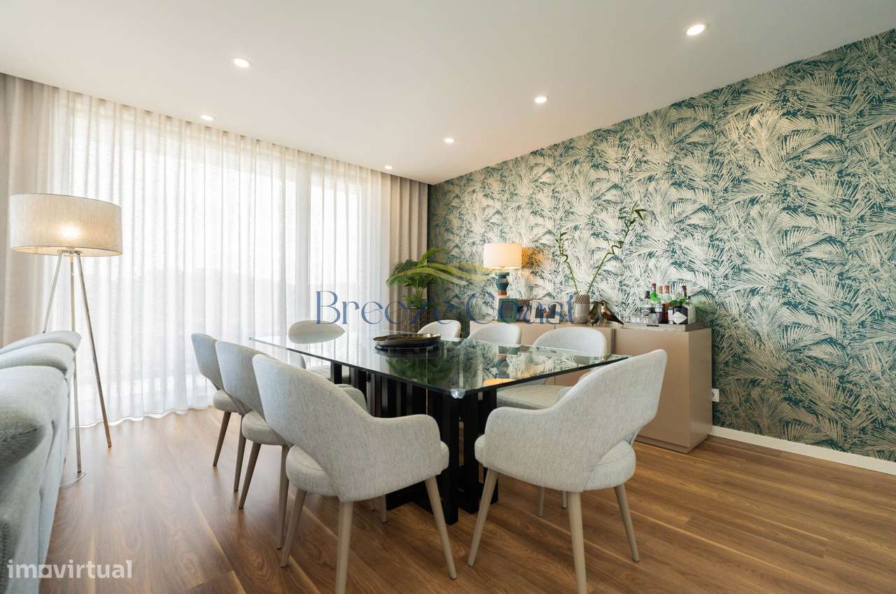 Moradia T4 de Arquitetura Distinta e Elegância Intemporal-6