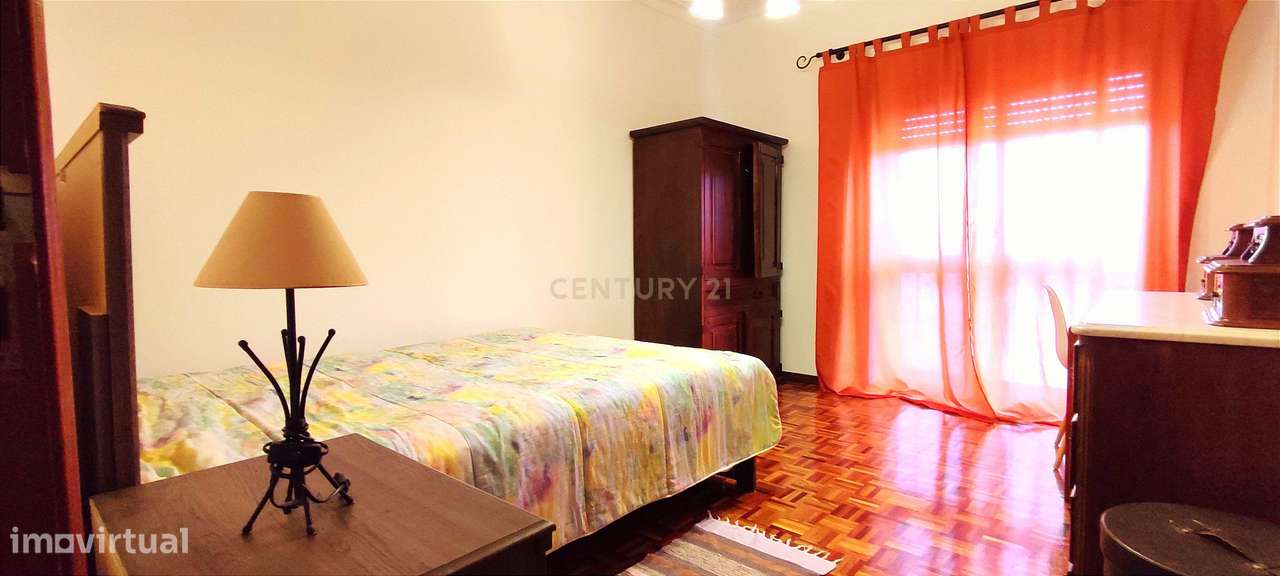 Apartamento T2+2 Duplex em Santa Clara – Espaço, Conforto e uma Vista-10