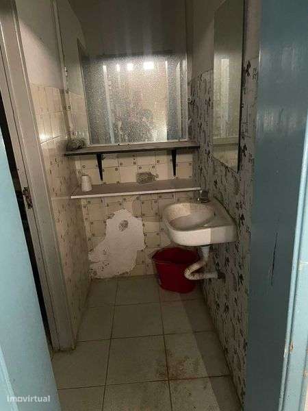 ALUGUER DE ARMAZÉM 250m2, São Domingos de Benfica - Grande imagem: 5/10