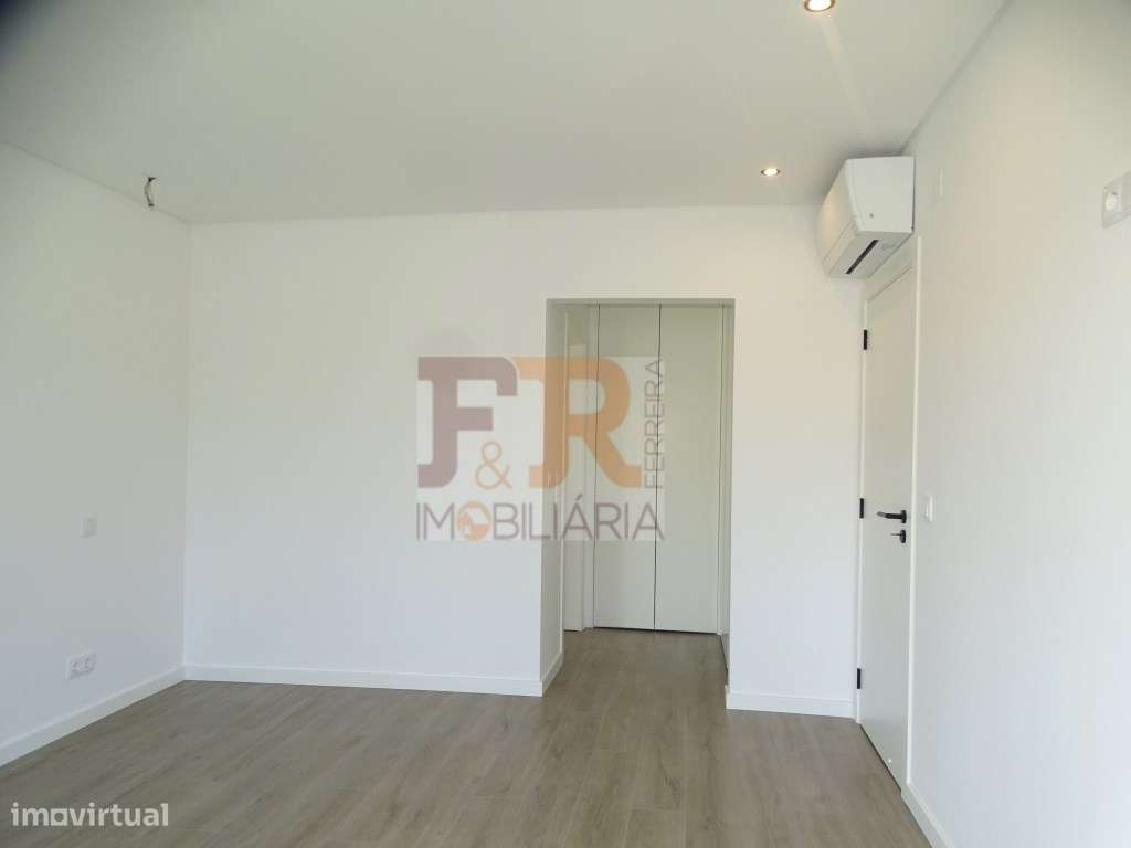PRONTA!! Moradia Duplex T4 com Garagem, Quinta das laranjeiras Fern...-28
