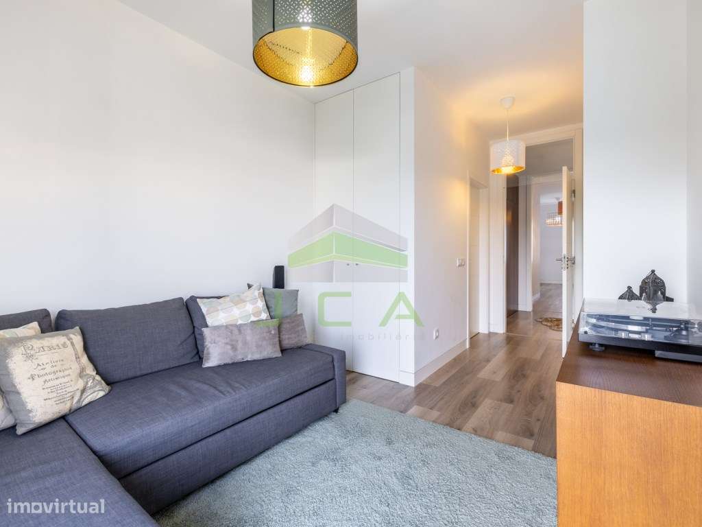 Apartamento T4 com terraço e piscina-28