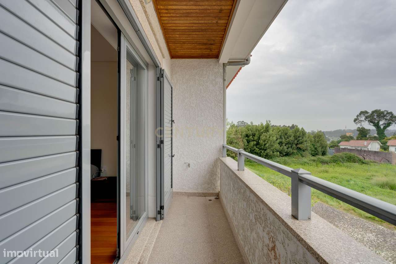 Moradia T3+1 em banda a 5 min do Centro da Cidade de Espinho-19