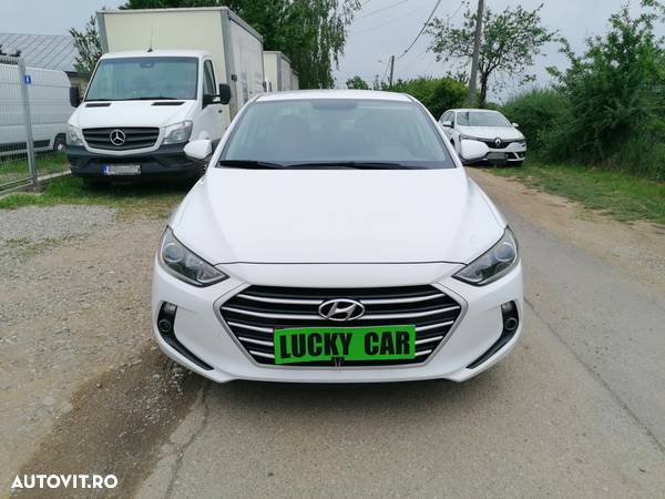 Hyundai Elantra 1.6 CRDI Comfort - 7