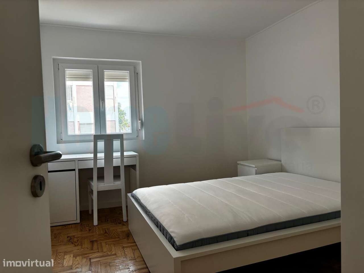 Apartamento T4 Remodelado e Mobilado Charquinho, Benfica-22