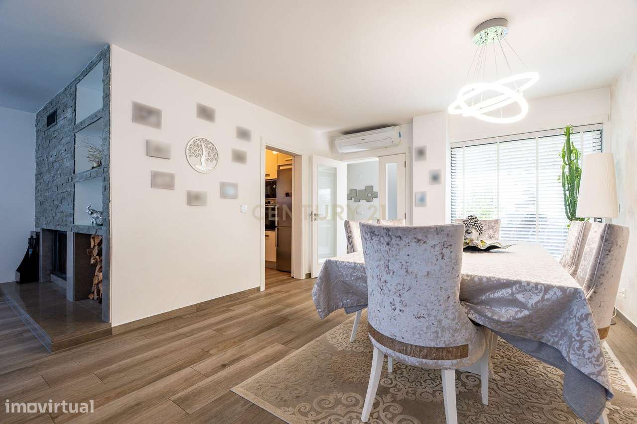 ** Moderna Moradia T4 c/ piscina e rooftop no condomínio privado "Vill-19