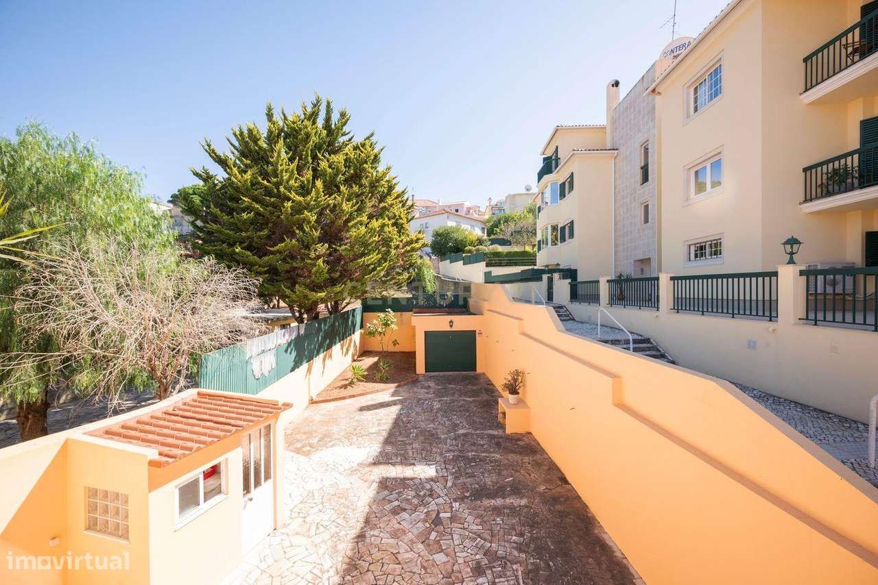 Moradia remodelada de 6 assoalhadas Exclusiva no Estoril-40