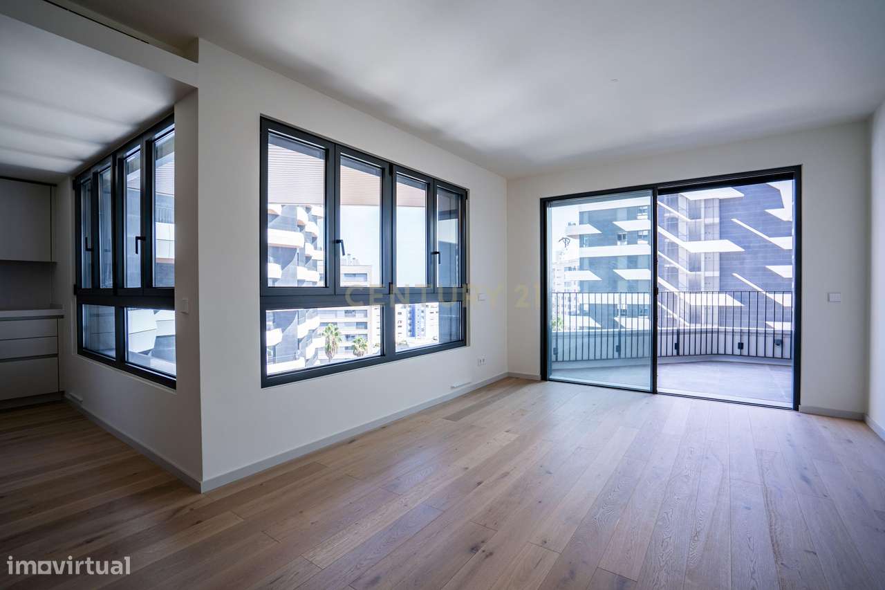 Apartamento T2 em Condomínio Fechado com Piscina - Distrikt - Parque d - Grande imagem: 2/28