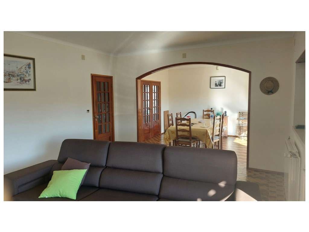 Moradia T3+3 individual no Lameiro - Carvide-16