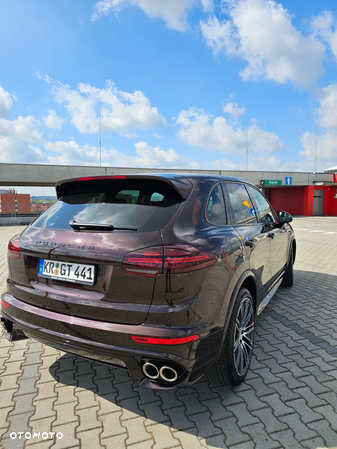 Porsche Cayenne GTS - 10