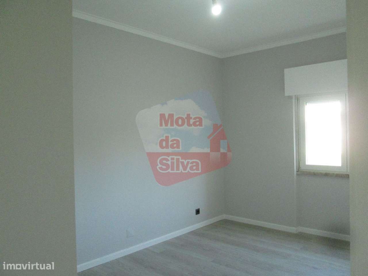 Excelente Apartamento T2 no Feijó Almada-11