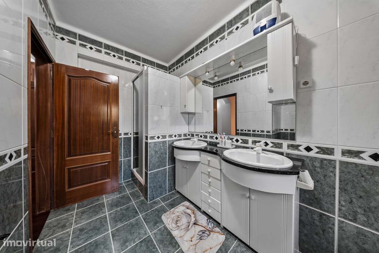 MORADIA T4 C/ GARAGEM FECHADA | MINDE - ALCANENA-23