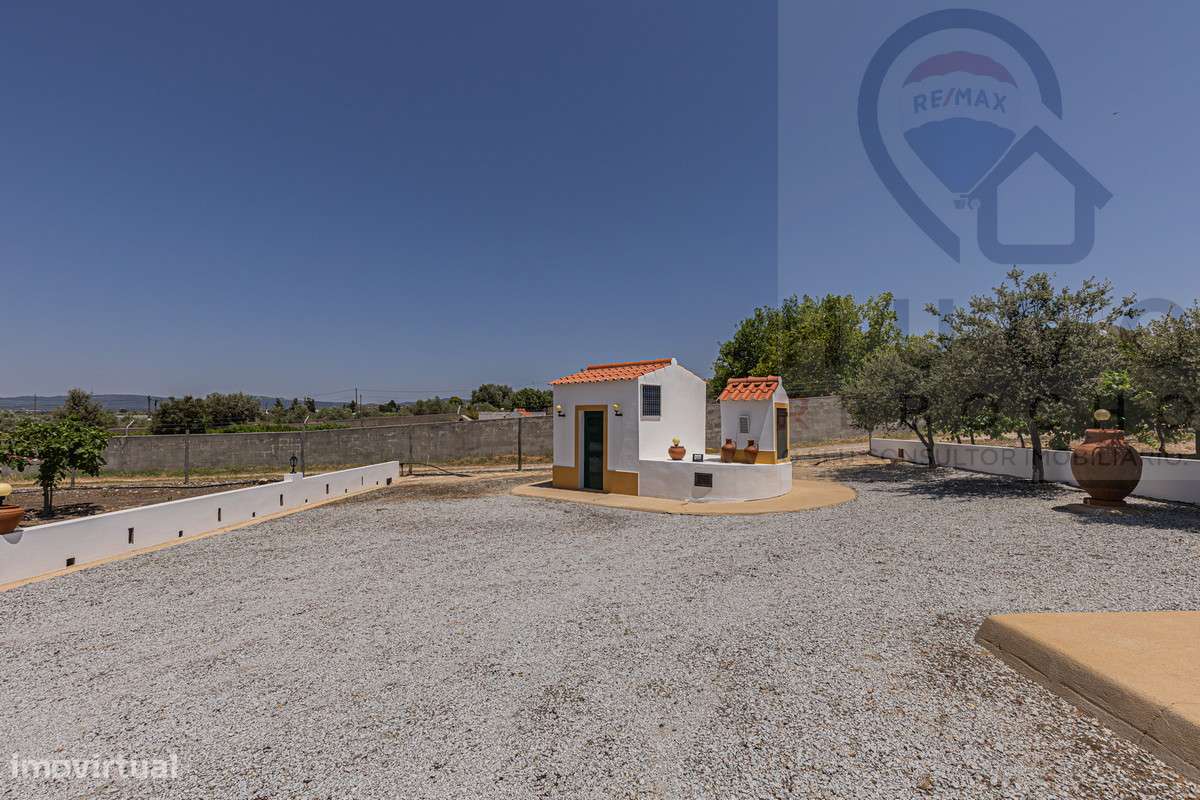 Quinta com 1,425 ha em Redondo-16