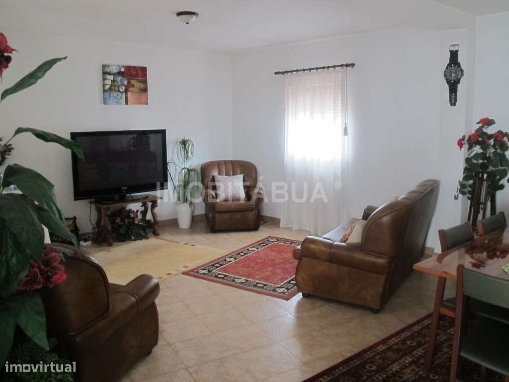 Moradia tradicional com 4 quartos com um grande jardim, pátio, área...-4