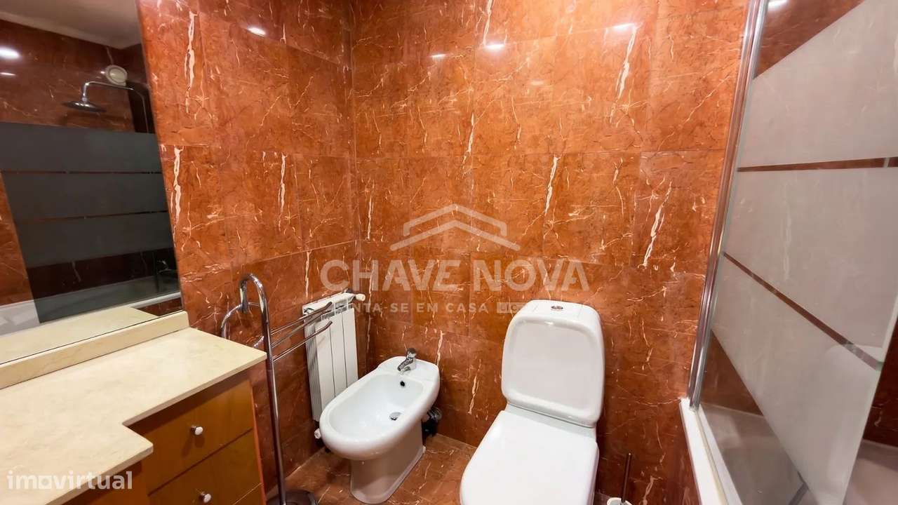 Apartamento T2 Mobilado c/ Lugar de Garagem em Oliveira do Douro-18