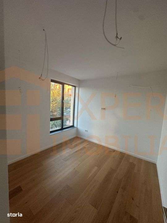 Vila deosebita de vanzare - zona Mamaia Nord pe malul lacului - Imagine principală: 5/19