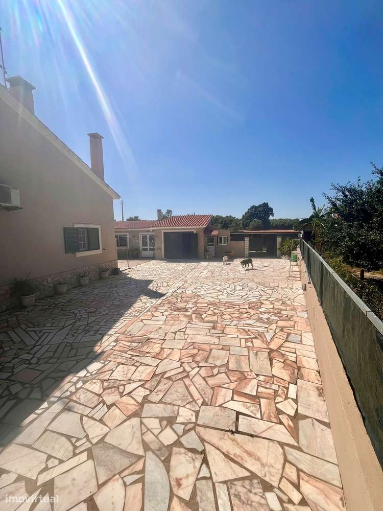 Moradia T2+1 com piscina em Salvaterra De Magos.-35