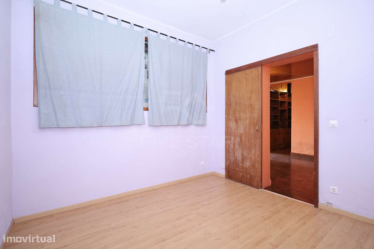 T4 Duplex - Parede - Vista Mar - Varanda - Garagem - Para Renovação-42