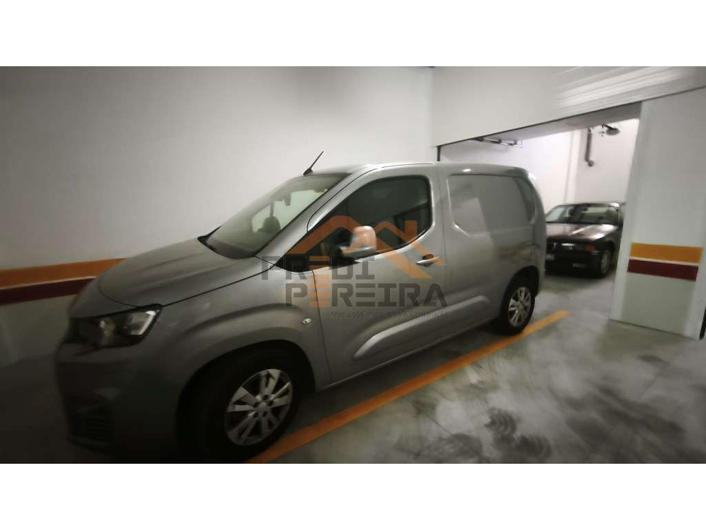 Situado em Caneças, apartamento T4 com duas suites, uma box e um pa...-36