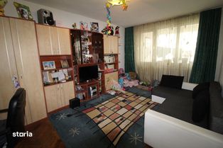 Vând apartament 3 camere în Hunedoara, zona Bd.M Viteazu-Stadion, 62mp