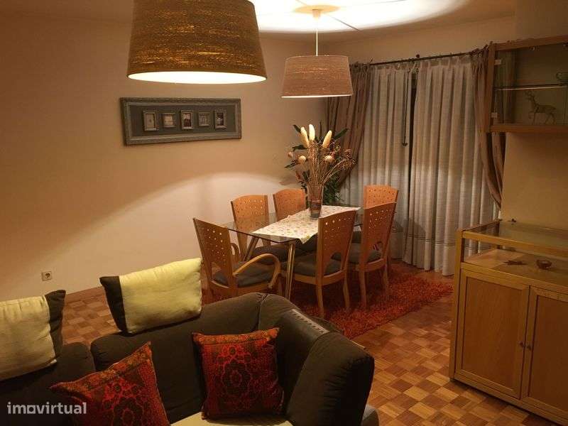 T2 Mobilado com Garagem 2 viaturas e Elevador – Rua de Camões, Porto - Grande imagem: 4/12