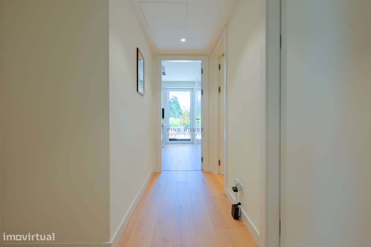 Apartamento T3 em condomínio privado, com terraços e garagem, no Prínc-31