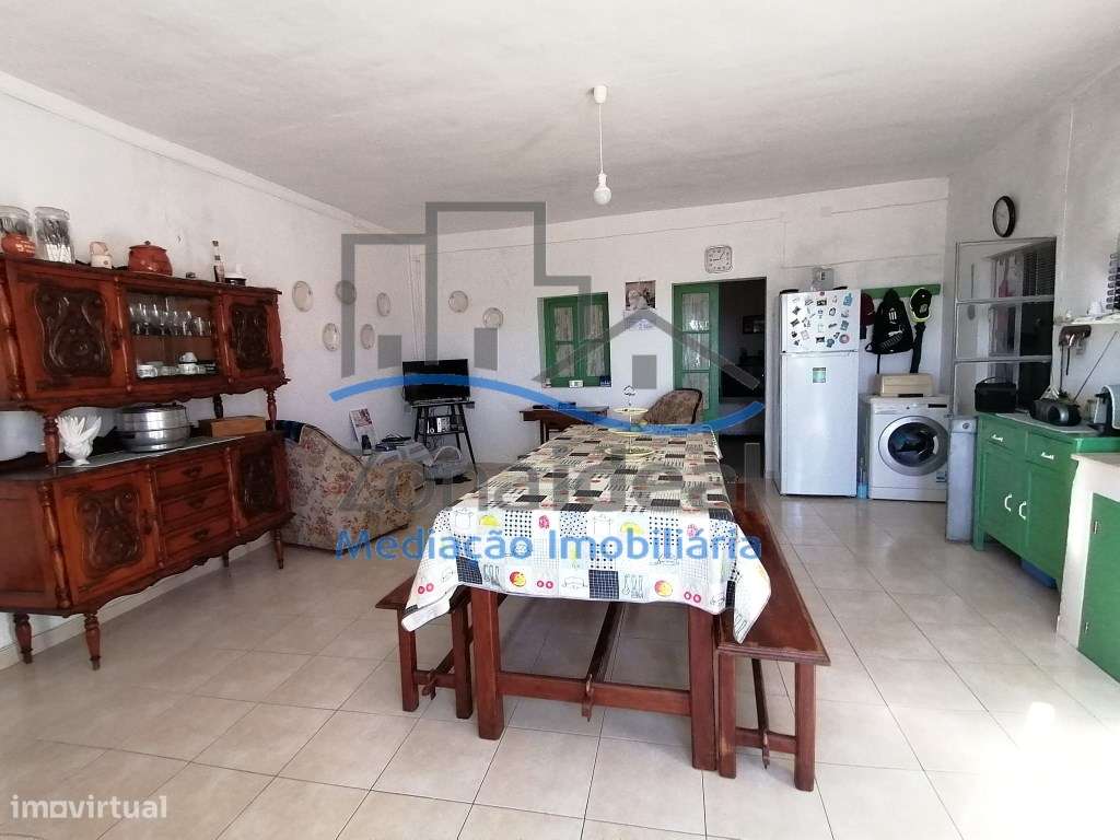 Moradia com dois pisos e logradouro, localizada em Alenquer-20