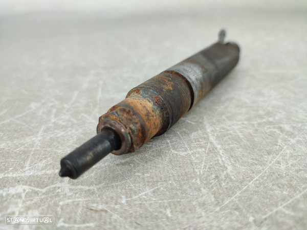 Injector Volkswagen Passat (3B2) - 4