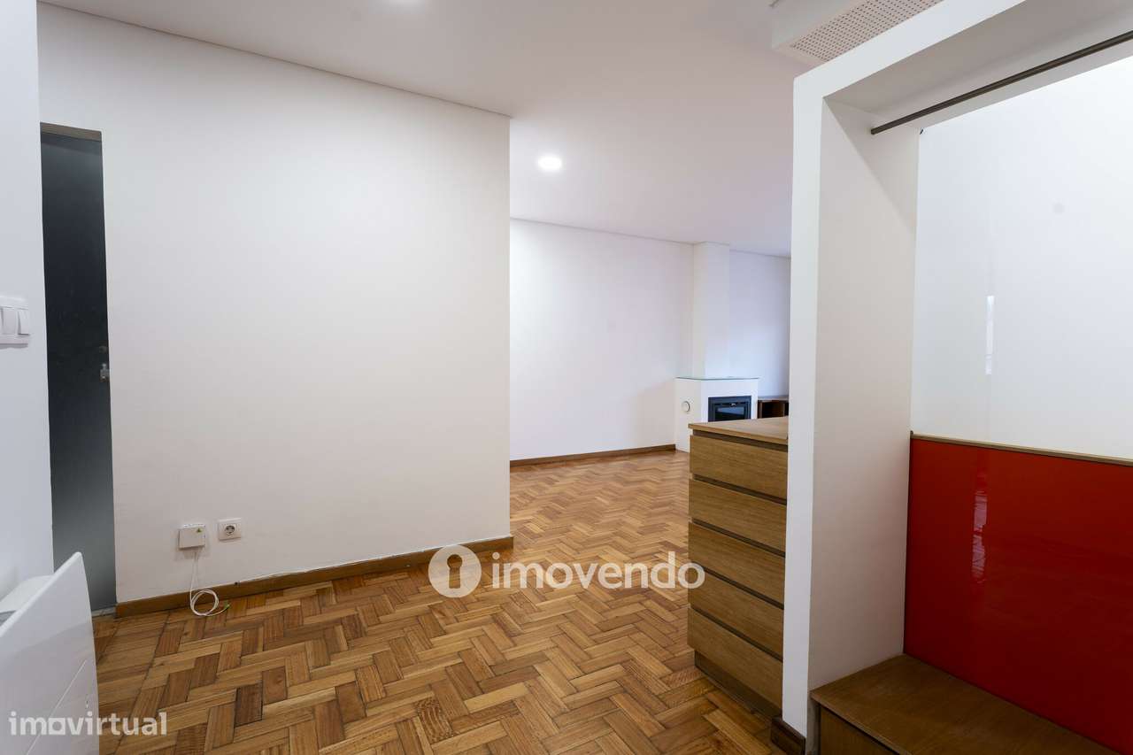 Apartamento T2 pronto a habitar, com garagem, na Senhora da Hora - Grande imagem: 2/32