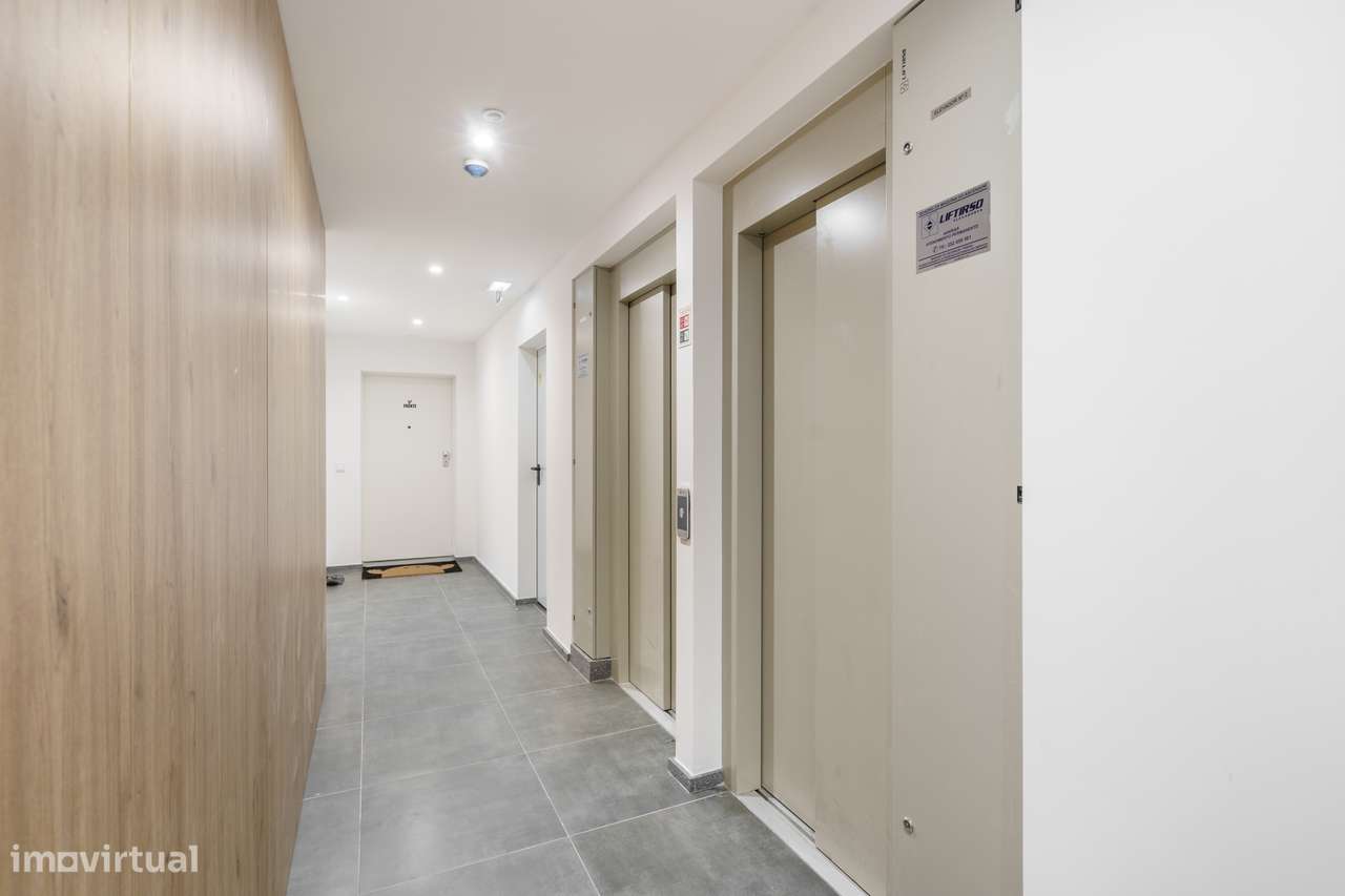 Exclusivo T3 Novo no Último Piso | 196 m² | Duas Frentes-32